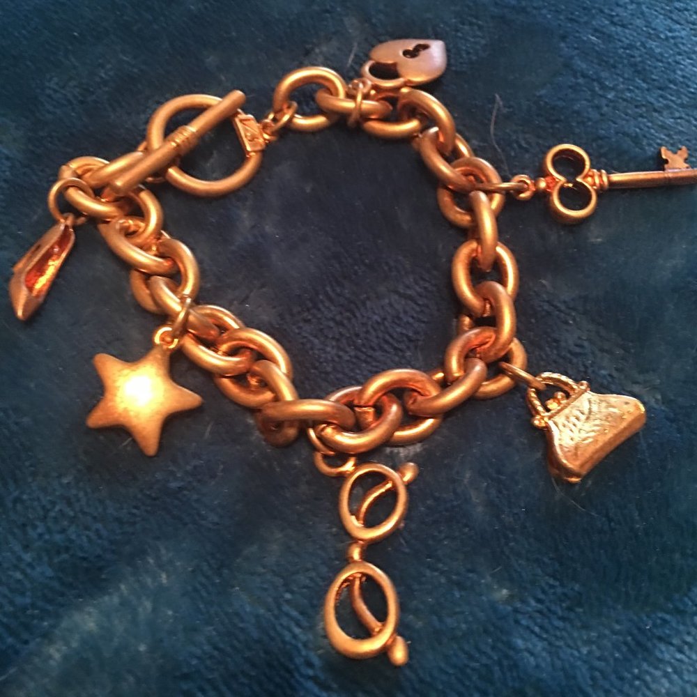 Fashion Queen! Copper tone Shopper Lister toggle bracelet SO CUTE